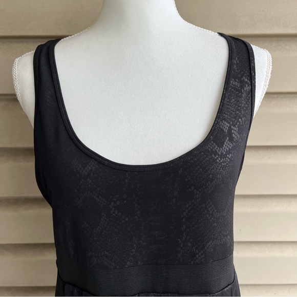 𝅺•Express• Sleeveless Black Snakeskin Print Dress - Size Large - Picture 3 of 8